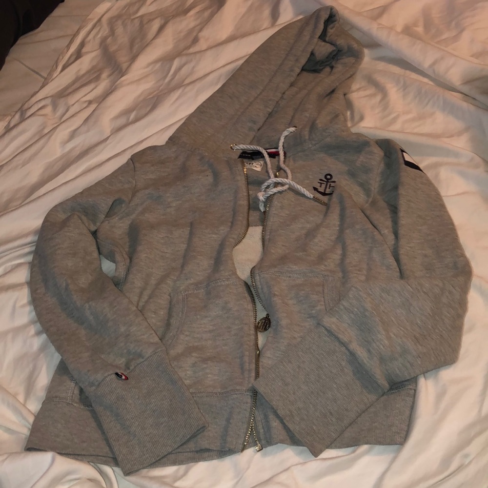 Tommy Hilfiger small zipper jacket + thumb holes